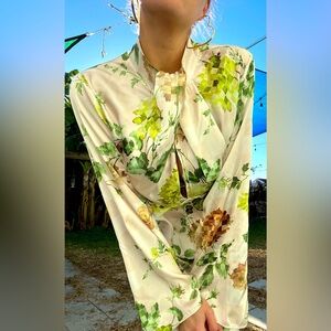 To die for silk dress. Size M-L. Flawless condition.